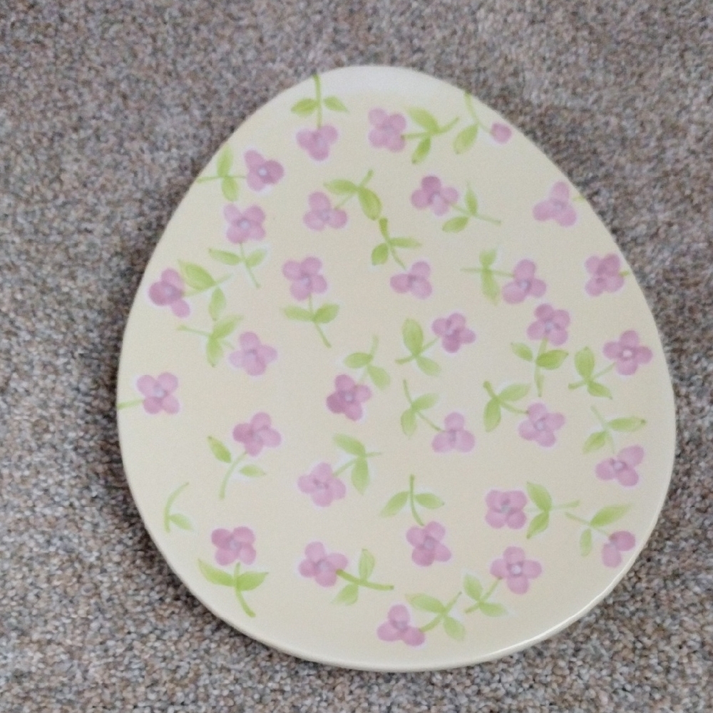 Hausenware Egg-Shaped Plate